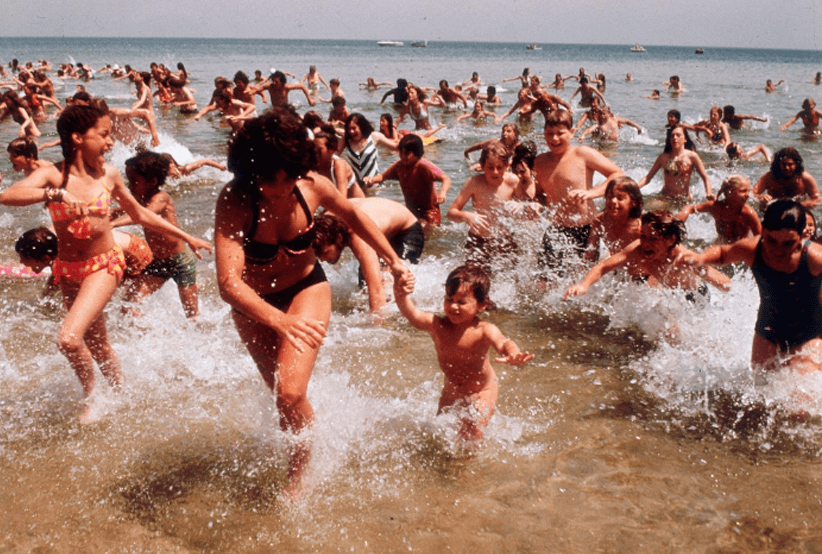 terror na praia no filme tubarão (1975)
